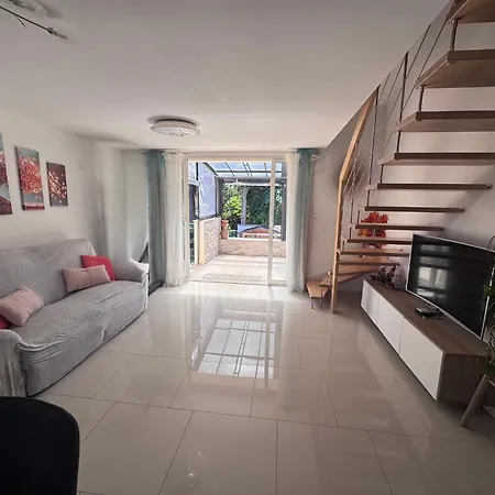 Maison De 4 A 5 Couchages Avec Piscine Et Jardinet Vakantiehuis *