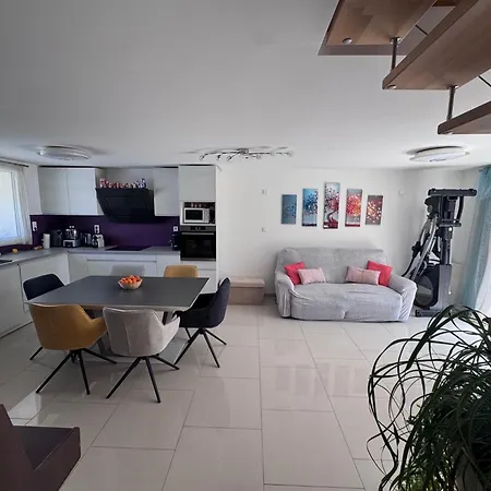 Maison De 4 A 5 Couchages Avec Piscine Et Jardinet Vakantiehuis *