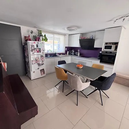 Maison De 4 à 5 Couchages Avec Piscine Et Jardinet Casa de Férias